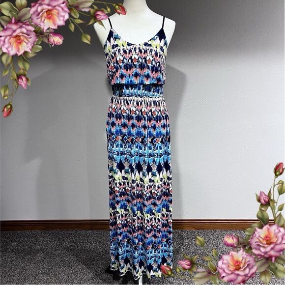 Maxi dress with straps - Picture 1 of 16